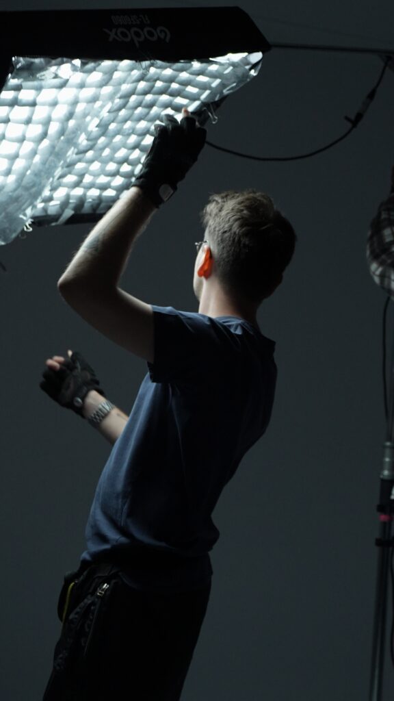 Kadr "Behind The Scenes: Rycerz - Basia Giewont" / Konrad Samorodny, gaffer