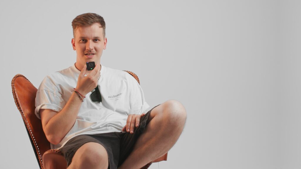 Kadr "Behind The Scenes: Rycerz - Basia Giewont" / Korneliusz Flisiak, dyrektor muzyczny, aranżer