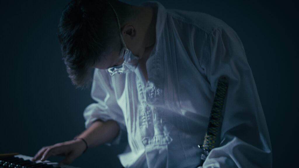 Kadr teledysku Basia Giewont - "Rycerz"